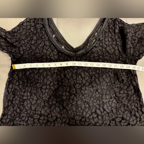 🍀4 for $25🍀 

Black lace/appliqué blouse - Picture 9 of 11